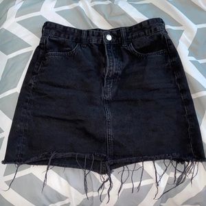 🔆3 FOR 25🔆 H&M distressed skirt